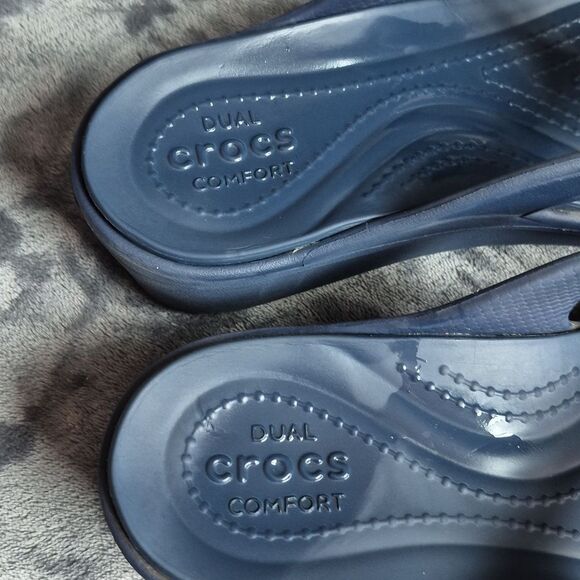 Crocs Women's 7 Navy Blue Wedge Sandal - Picture 3 of 6